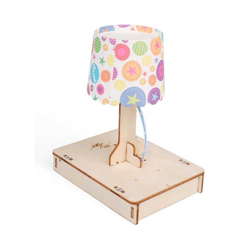 Kit de montaje de lámpara de escritorio con interruptor táctil DIY para niños, juguete educativo STEM de madera que se enciende al tocar y enseña principios de electrónica.